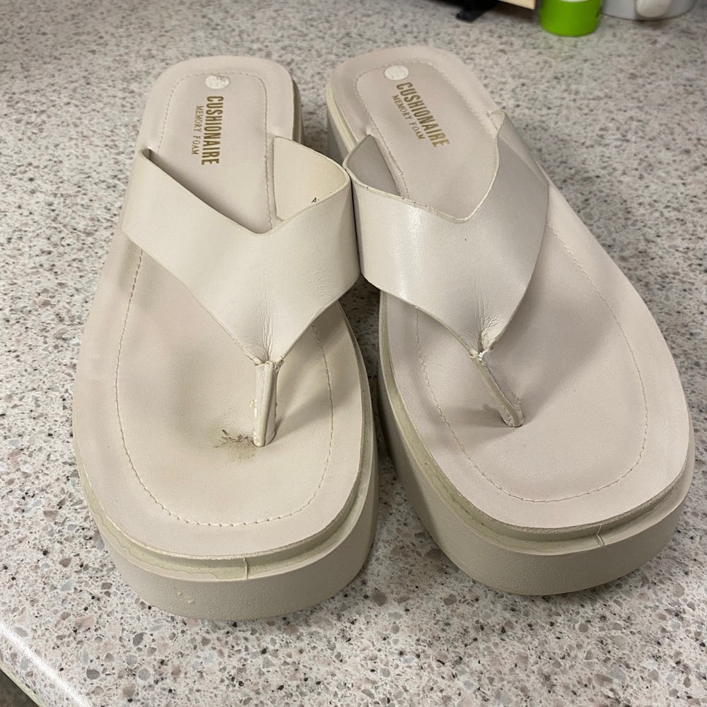 Size 9 Cushionaire cream flip flops